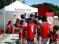 2005_0821浦和レッズ 三菱自動車 プロモーションイベントでのフェイスペイントブース
