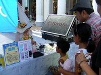 ネッツトヨタ神奈川大抽選会・フェイスペイント＆携帯アートでの様子