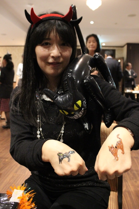 ハロウィンフェイスペインティング企業パーティの画像