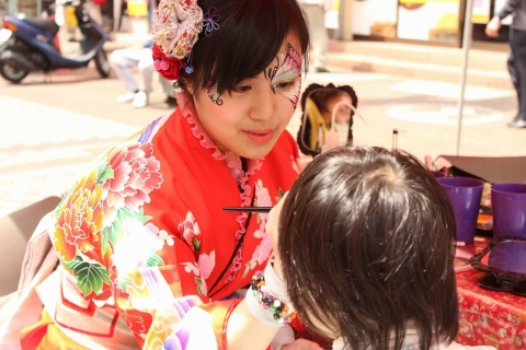ヨコハマ大道芸2016フェイスペインティング「デコデコ」の画像