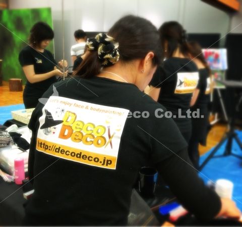 インコ_ボディペインティング　フジテレビ「クイズ二度見」